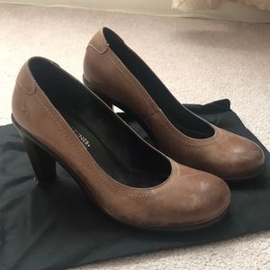 Donald J Pliner- USHI 6363 PUMPS